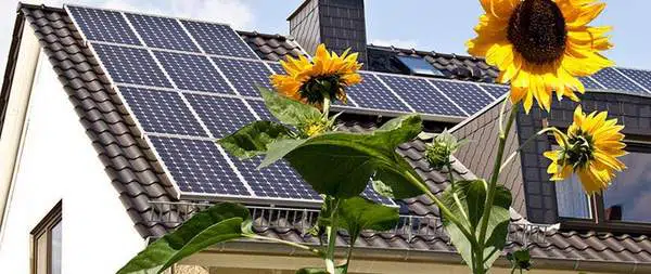 découvrez les différents facteurs influençant le coût de l'installation photovoltaïque, ainsi que les économies potentielles et les aides disponibles pour rentabiliser votre investissement dans l'énergie solaire.
