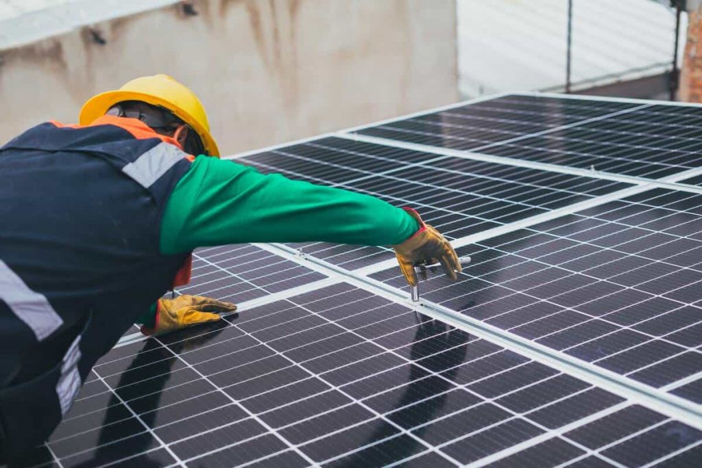 découvrez le coût de l'installation photovoltaïque en france. comparez les prix, explorez les subventions disponibles et apprenez comment rentabiliser votre investissement dans l'énergie solaire pour réduire vos factures d'électricité.