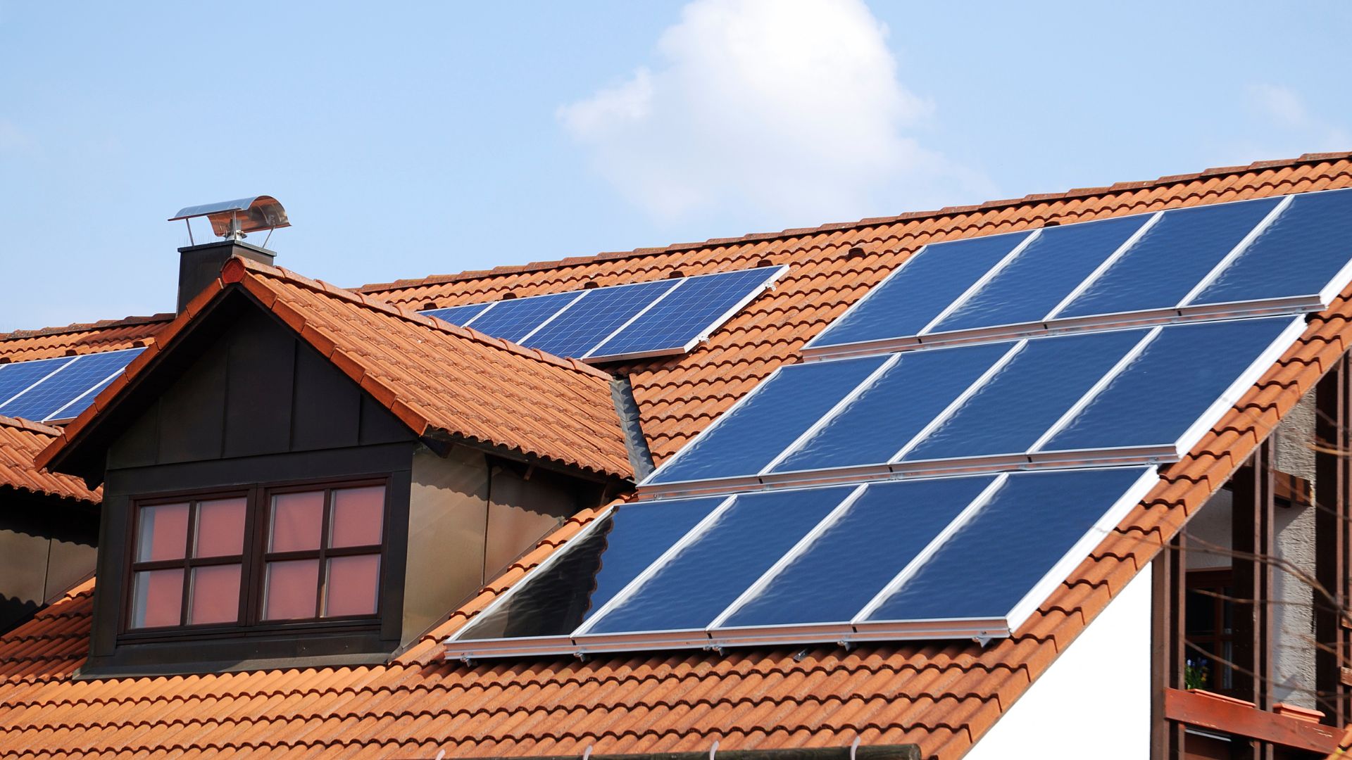 découvrez tout ce qu'il faut savoir sur le coût des panneaux photovoltaïques en france. analysez les prix, les subventions disponibles et les économies d'énergie pour rentabiliser votre investissement et contribuer à un avenir durable.