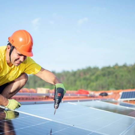 découvrez le cqp installateur photovoltaïque, une formation reconnue qui vous prépare à devenir un professionnel qualifié dans l'installation de panneaux solaires. obtenez les compétences nécessaires pour contribuer à la transition énergétique et répondre à la demande croissante en énergies renouvelables.
