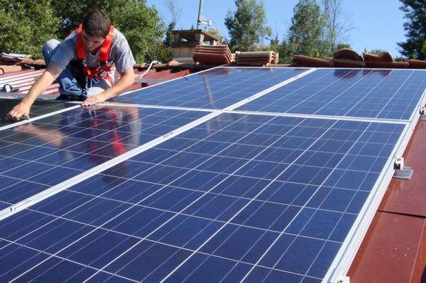 découvrez comment la croissance de l'énergie solaire transforme le paysage énergétique mondial. explorez les tendances, les innovations technologiques et les avantages durables de cette source d'énergie renouvelable qui gagne en popularité.