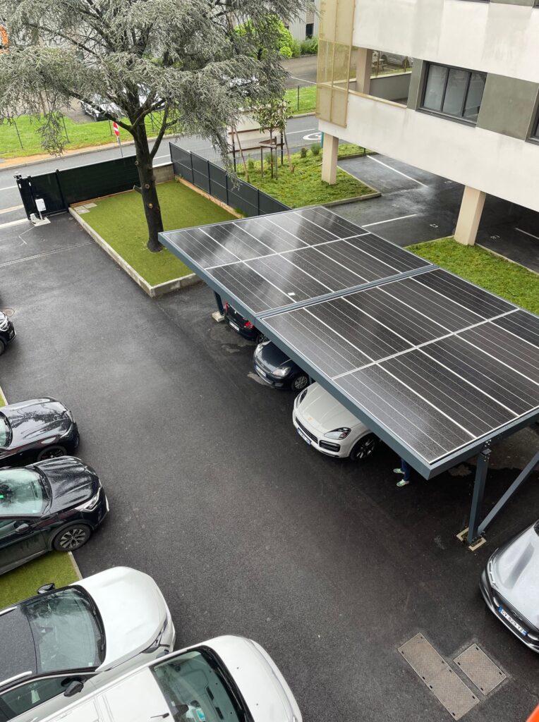 découvrez l'innovation énergétique avec les dalles solaires orne, conçues pour allier esthétique et performance. transformez vos espaces extérieurs en véritables centrales écologiques tout en bénéficiant d'une solution durable pour la production d'énergie renouvelable.