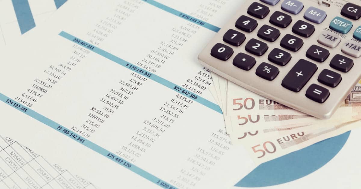découvrez comment déclarer vos revenus générés par les installations photovoltaïques. guide pratique pour respecter vos obligations fiscales tout en optimisant votre déclaration. informez-vous sur les aides disponibles et les réglementations en vigueur.