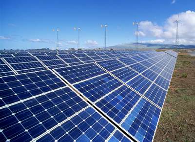 découvrez la définition de l'énergie solaire, une source d'énergie renouvelable issue du rayonnement du soleil. apprenez comment elle fonctionne, ses avantages et son impact sur notre environnement.
