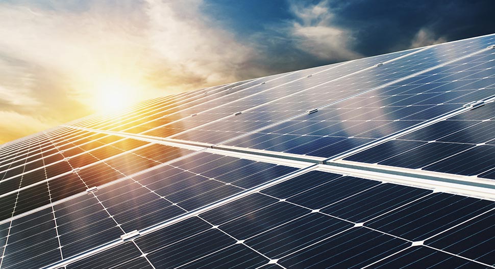 découvrez la définition de l'énergie solaire, une source d'énergie renouvelable et durable, ainsi que ses applications et bénéfices pour l'environnement et l'économie.