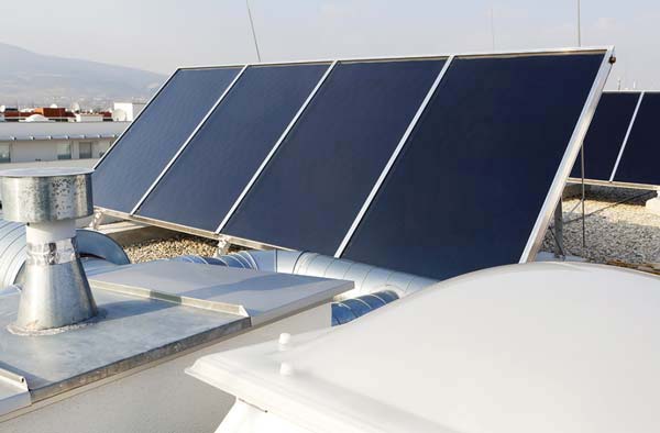 découvrez la définition du photovoltaïque : une source d'énergie renouvelable qui convertit la lumière du soleil en électricité grâce à des panneaux solaires. apprenez comment cette technologie contribue à la transition énergétique et à la durabilité environnementale.