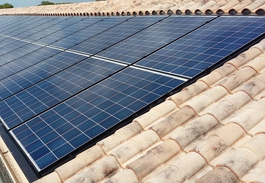 découvrez la définition du solaire photovoltaïque, une technologie innovante qui convertit l'énergie solaire en électricité. apprenez son fonctionnement, ses avantages écologiques et son rôle clé dans la transition énergétique.