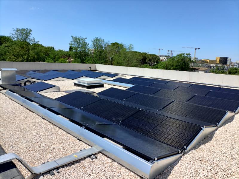 découvrez nos services de dépannage solaire pour garantir le bon fonctionnement de vos installations photovoltaïques. notre équipe d'experts est à votre disposition pour résoudre rapidement tous vos problèmes techniques et optimiser la performance de votre système solaire.