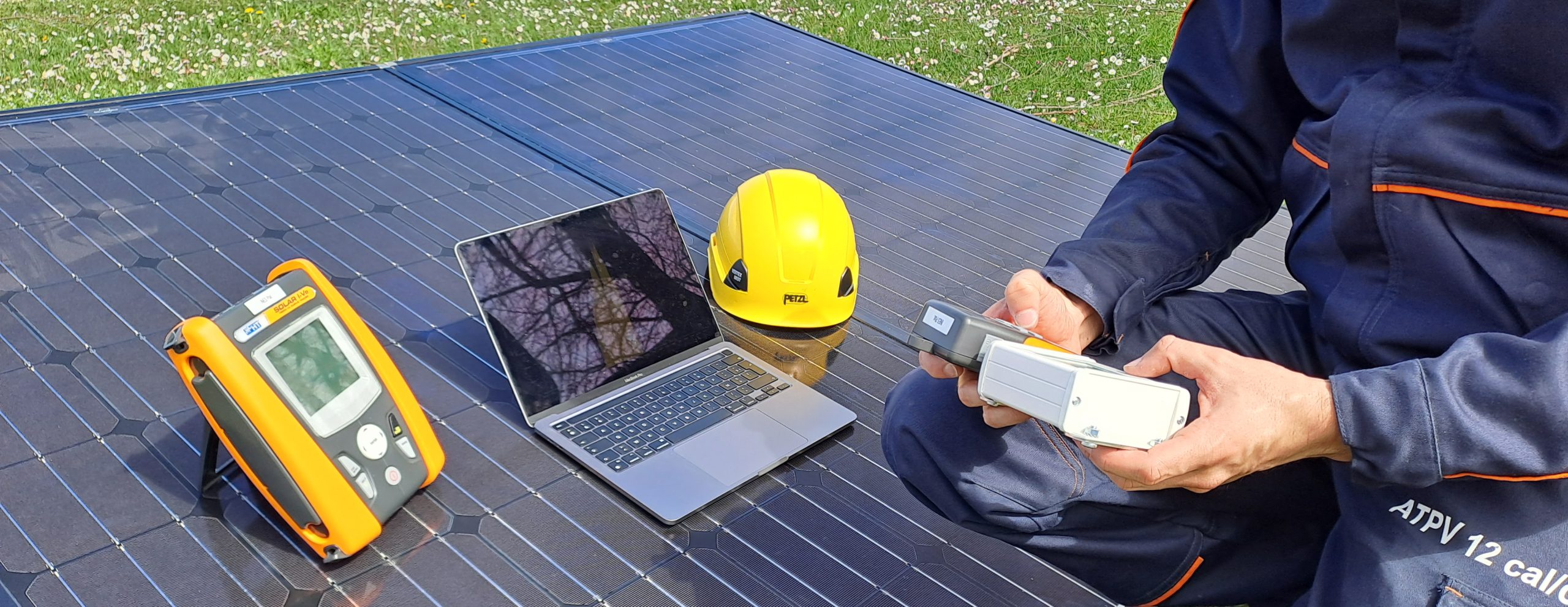 découvrez comment devenir installateur photovoltaïque et transformez votre passion pour les énergies renouvelables en une carrière prometteuse. apprenez les compétences nécessaires, les formations disponibles et les opportunités de travail dans ce secteur en pleine expansion.