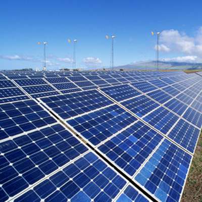 découvrez les différences entre l'énergie solaire photovoltaïque et thermique : leurs principes de fonctionnement, avantages, applications et impacts environnementaux pour faire un choix éclairé dans votre transition énergétique.