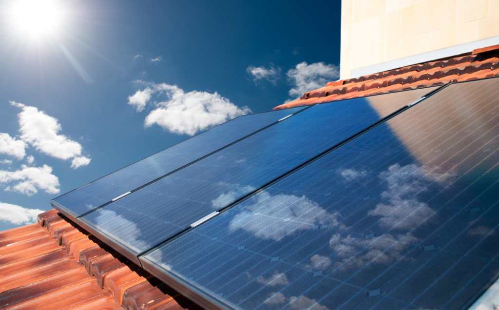 découvrez les différences entre les divers types de panneaux solaires, leurs avantages et inconvénients, et comment choisir la solution idéale pour vos besoins énergétiques.