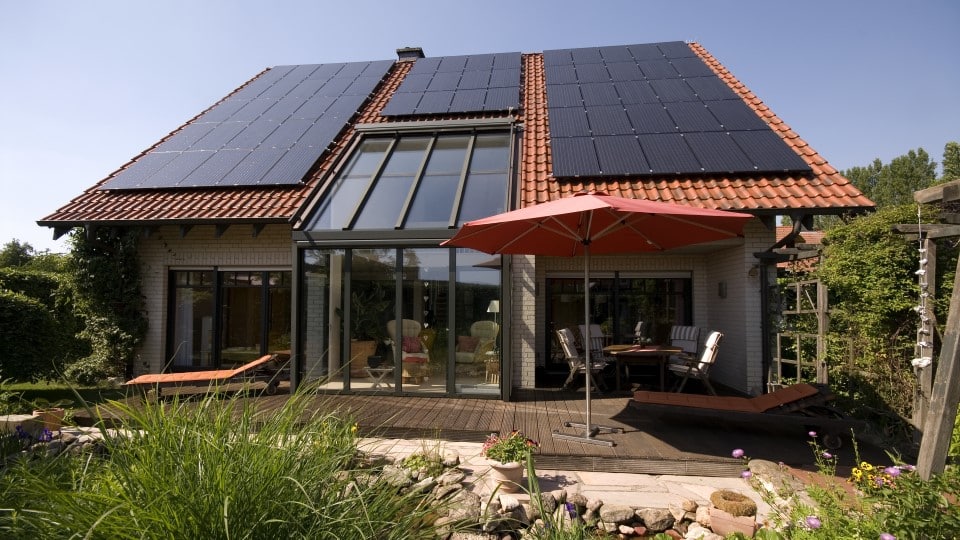 découvrez comment dimensionner efficacement vos panneaux solaires pour maximiser votre production d'énergie. notre guide vous accompagne étape par étape dans le choix des dimensions et l'optimisation de votre installation photovoltaïque.