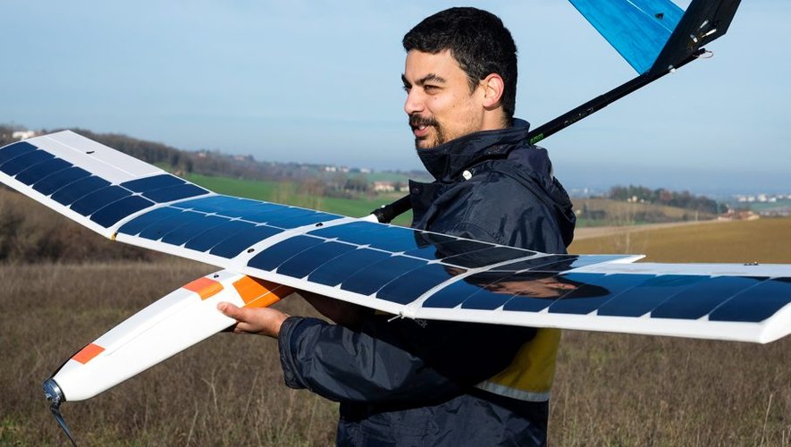 découvrez le potentiel révolutionnaire des drones solaires, alliant technologie de pointe et respect de l'environnement. idéaux pour la surveillance, l'agriculture de précision ou la cartographie, ces drones alimentés par l'énergie solaire offrent une solution durable et efficace pour diverses applications. explorez les avantages des drones solaires dès aujourd'hui !