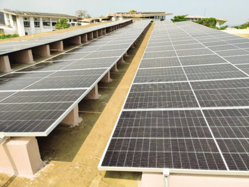 découvrez notre école spécialisée dans la formation des installateurs photovoltaïques. apprenez les compétences nécessaires pour installer des systèmes solaires efficaces et contribuez à la transition énergétique tout en améliorant votre employabilité dans un secteur en pleine expansion.