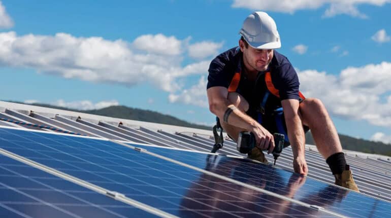 découvrez les solutions edf pour l'installation de panneaux solaires destinés aux particuliers. profitez d'énergie renouvelable, réduisez vos factures d'électricité et participez à la transition énergétique en optant pour des panneaux solaires adaptés à vos besoins.