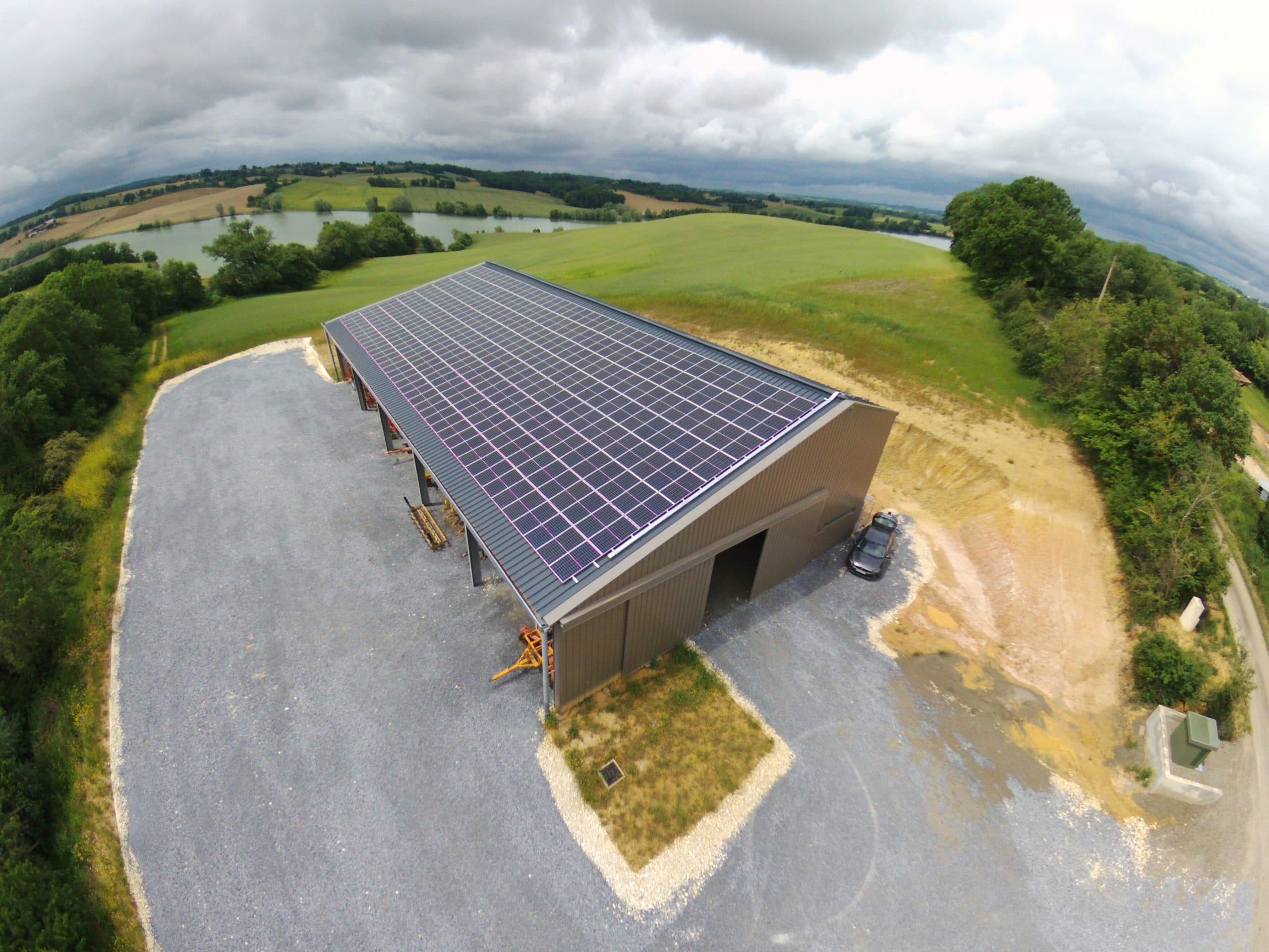 découvrez comment optimiser l'efficacité énergétique de votre hangar grâce aux solutions solaires innovantes. transformez votre espace en une source d'énergie durable tout en réduisant vos coûts et votre empreinte carbone.