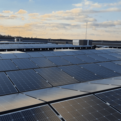 découvrez comment optimiser l'efficacité énergétique de votre hangar grâce à des solutions solaires innovantes. transformez votre espace en un modèle de durabilité et économisez sur vos factures d'énergie tout en réduisant votre empreinte carbone.