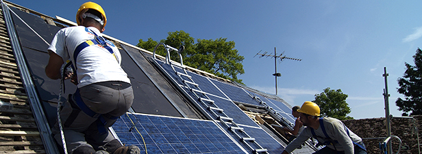 découvrez des opportunités d'emploi en tant que poseur photovoltaïque. rejoignez un secteur en pleine croissance, contribuez à la transition énergétique et travaillez sur des projets innovants tout en bénéficiant d'un cadre dynamique et d'une formation continue.