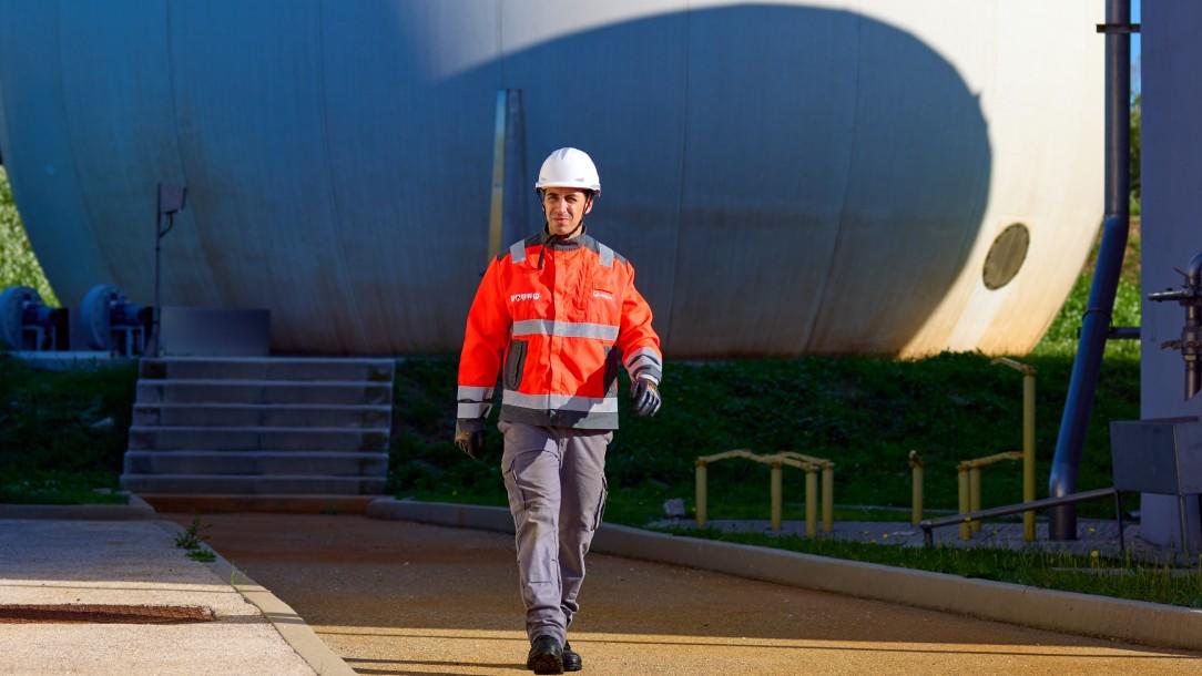 découvrez les enjeux et les avantages de l'énergie libre, une alternative prometteuse pour un futur durable. explorez comment cette forme d'énergie innovante peut révolutionner notre consommation, réduire notre empreinte carbone et offrir une liberté énergétique sans précédent.