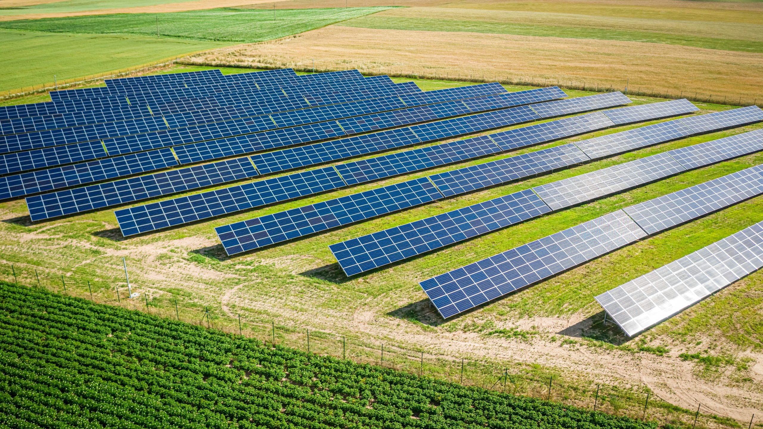 découvrez les avantages de l'énergie photovoltaïque pour une transition énergétique durable. apprenez comment cette technologie innovante transforme la lumière du soleil en électricité, réduisant votre empreinte carbone tout en réalisant des économies sur vos factures d'énergie.