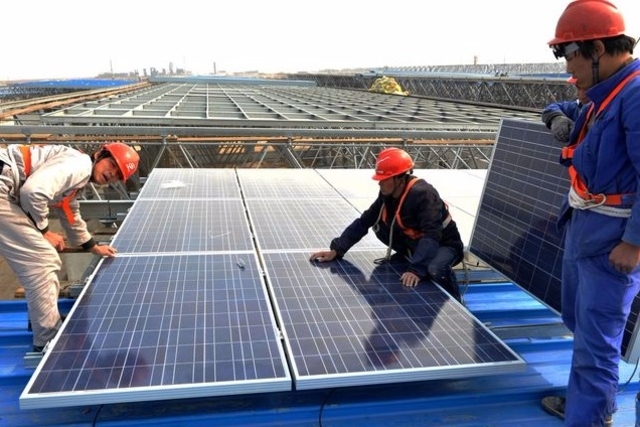 découvrez comment l'énergie solaire transforme les pays en développement en offrant des solutions durables et accessibles, favorisant l'autonomie énergétique et contribuant à un avenir plus vert.