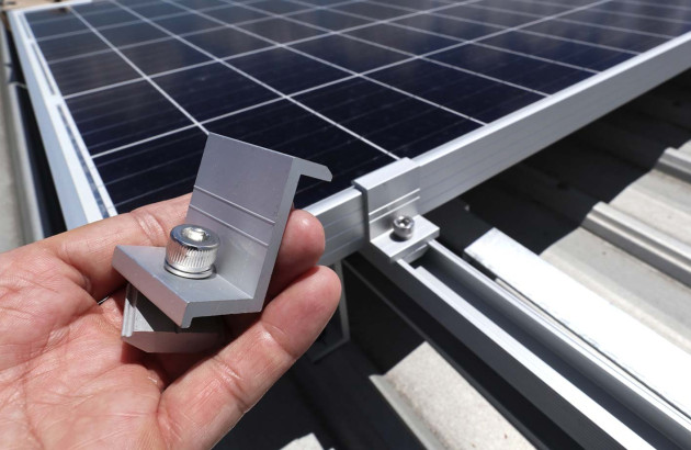 découvrez comment enlever les panneaux photovoltaïques en toute sécurité et efficacité. nos conseils avisés vous guideront à travers le processus, que ce soit pour un déménagement, des réparations ou un changement de site. apprenez les étapes clés, les outils nécessaires et les précautions à prendre pour un retrait sans souci.