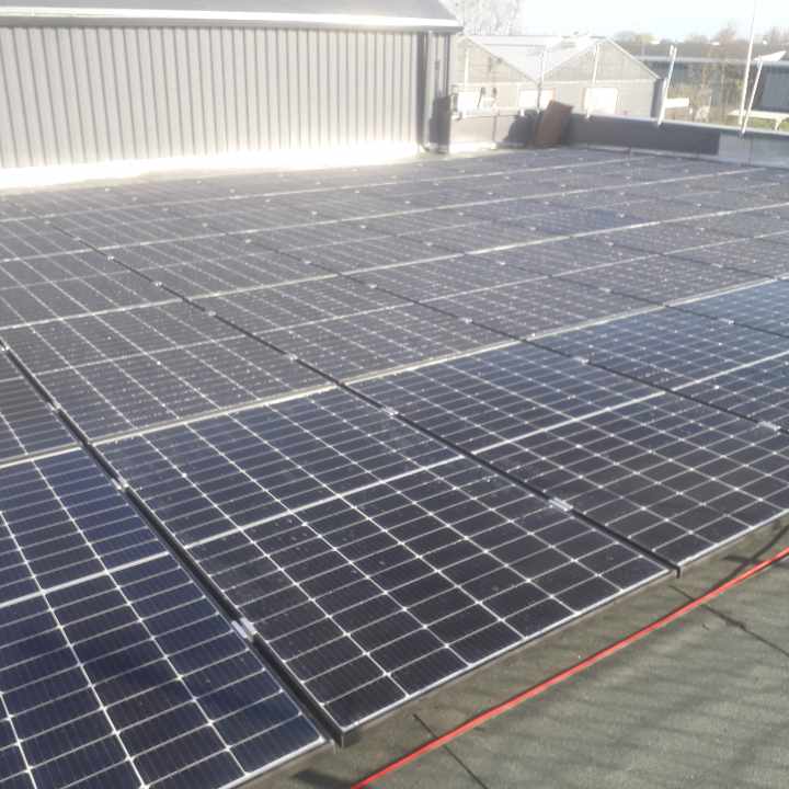 découvrez l'importance de l'entretien photovoltaïque pour assurer le rendement optimal de vos panneaux solaires. profitez d'astuces et de conseils pour prolonger leur durée de vie et maximiser votre investissement énergétique.