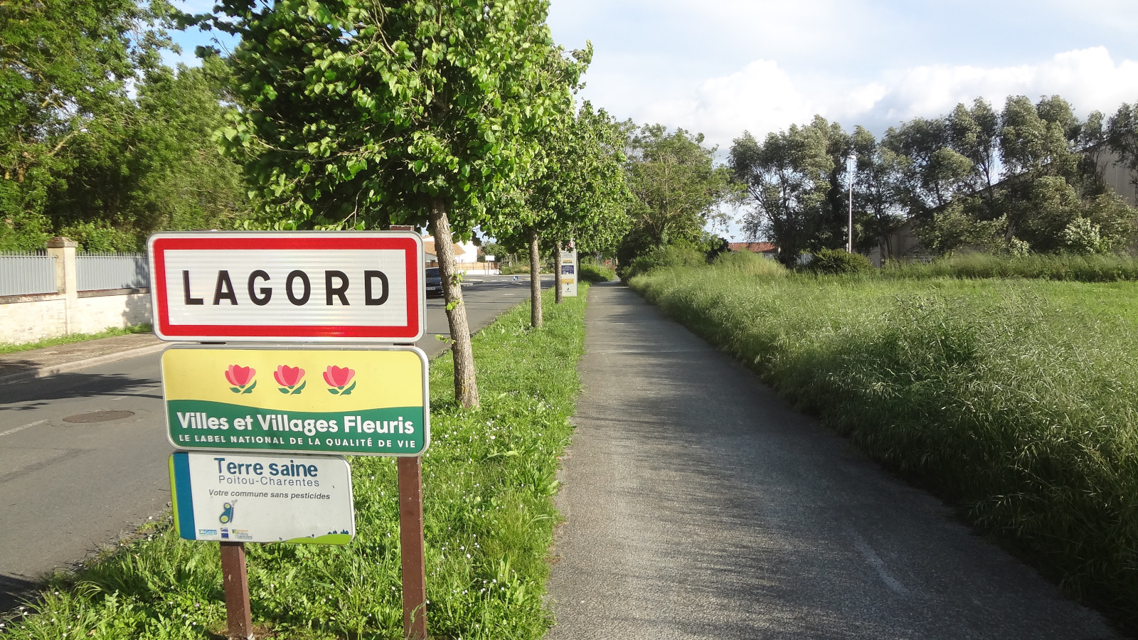 découvrez escales solaires à poullaouen, votre destination privilégiée pour des séjours en pleine nature, alliant détente et énergies renouvelables. profitez d'activités en extérieur et d'une immersion dans un cadre écoresponsable, idéal pour recharger vos batteries.