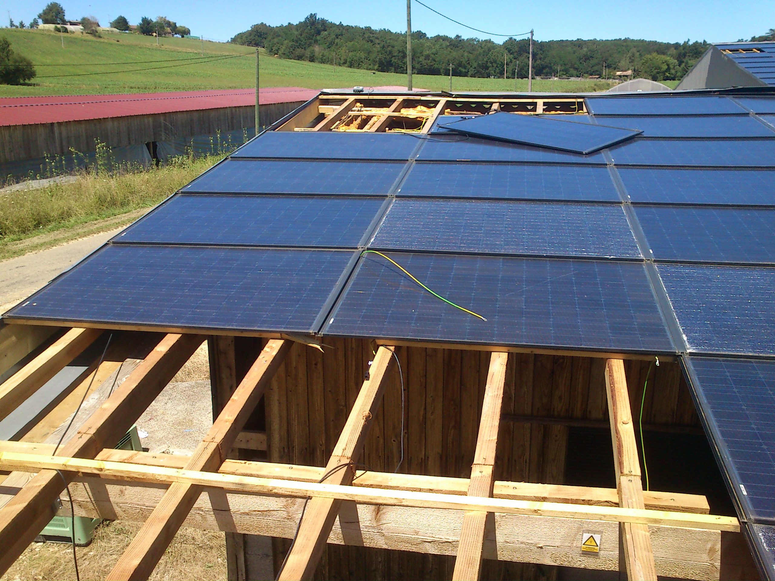 découvrez notre expertise en solutions photovoltaïques pour maximiser l'efficacité énergétique de votre habitat ou entreprise. profitez d'installations adaptées, de conseils personnalisés et d'un service de qualité pour un avenir durable.