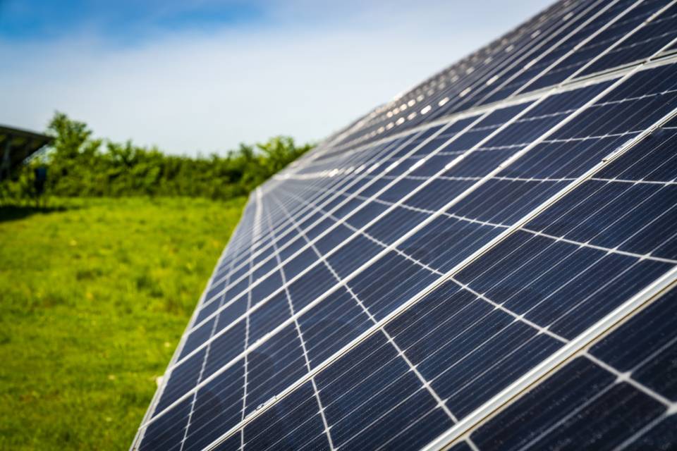découvrez notre expertise en solutions photovoltaïques. profitez d'une installation de panneaux solaires sur mesure, conçue pour optimiser votre production d'énergie, réduire vos factures et contribuer à la protection de l'environnement. faites le choix d'un futur durable avec notre équipe d'experts.