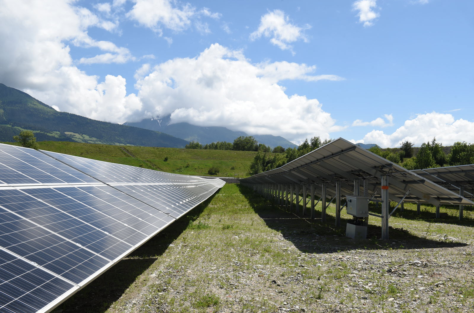 découvrez les services de notre expert photovoltaïque dans la drôme, spécialisé dans l'installation et la maintenance de panneaux solaires. profitez d'énergies renouvelables pour réduire vos factures d'énergie tout en respectant l'environnement. faites le choix d'une énergie durable avec un professionnel compétent et à l'écoute.