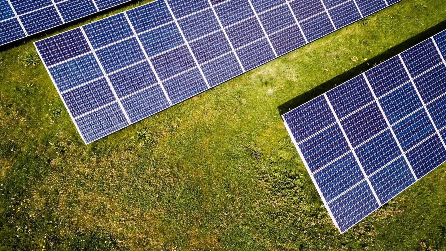 découvrez notre ferme solaire, un espace dédié à la production d'énergie renouvelable grâce à des panneaux photovoltaïques. engagez-vous pour un avenir durable tout en profitant des bienfaits de l'énergie verte et contribuez à la protection de notre environnement.