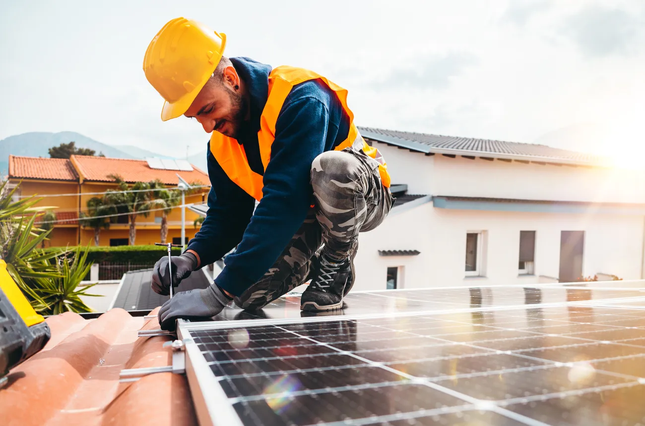 découvrez le métier d'installateur solaire : ses missions, ses compétences requises et les formations nécessaires pour réussir dans ce secteur en pleine expansion. apprenez comment contribuer à la transition énergétique tout en exerçant un métier d'avenir.
