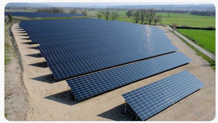 découvrez les différentes options de financement pour l'installation de panneaux photovoltaïques (pv). optimisez vos coûts tout en investissant dans une énergie renouvelable durable et profitant d'aides financières adaptées.