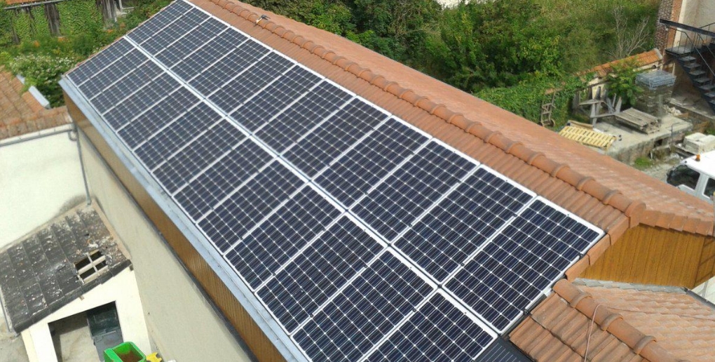 découvrez comment financer l'installation de panneaux photovoltaïques pour réduire vos factures d'énergie et profiter des aides disponibles. informez-vous sur les subventions, prêts et solutions adaptées pour un investissement durable et rentable.
