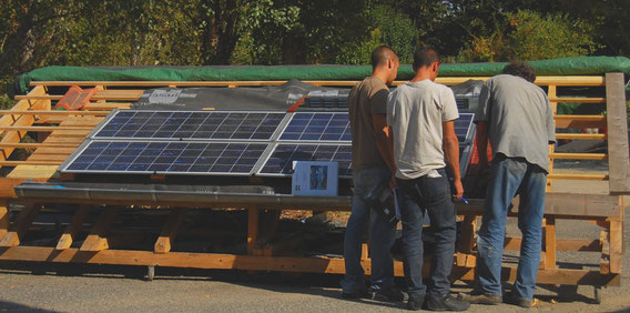 découvrez notre formation complète pour devenir installateur photovoltaïque, alliant théorie et pratique, afin de maîtriser l'installation de panneaux solaires et contribuer à la transition énergétique.