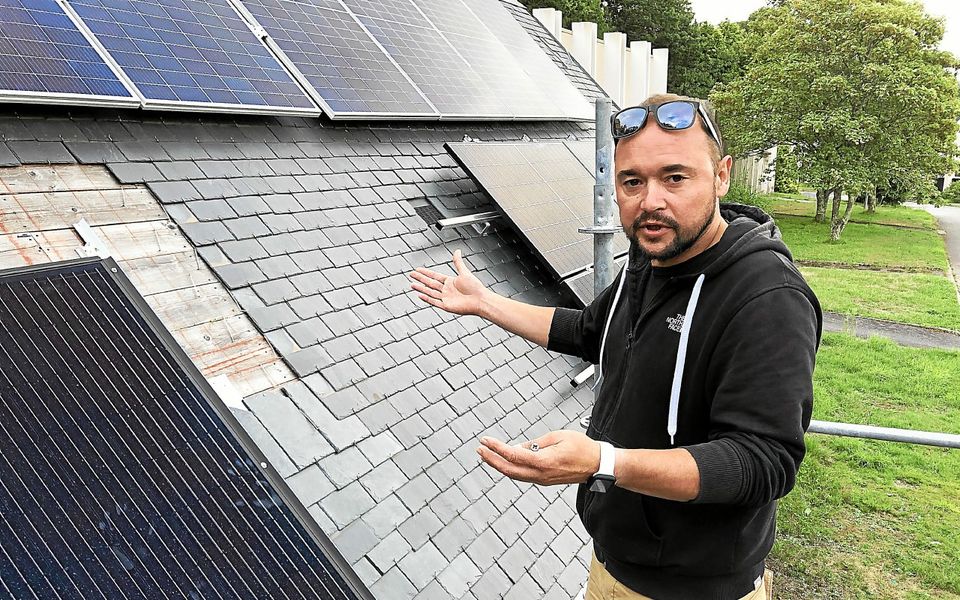 découvrez notre formation complète pour devenir installateur de panneaux photovoltaïques. apprenez les compétences techniques nécessaires, les réglementations en vigueur et les meilleures pratiques pour installer efficacement des systèmes solaires. rejoignez-nous et participez à la transition énergétique tout en développant votre carrière.