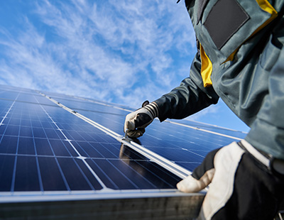 découvrez notre formation d'installateur photovoltaïque en rhône-alpes, conçue pour vous offrir les compétences nécessaires pour exceller dans le secteur des énergies renouvelables. devenez un expert en installation et maintenance de panneaux solaires, contribuant à la transition énergétique tout en développant votre carrière.