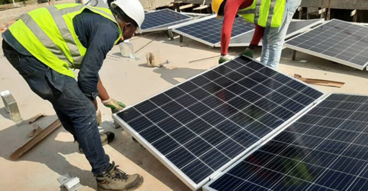découvrez notre formation photovoltaïque, conçue pour vous initier aux technologies solaires, à la conception et à l'installation de systèmes photovoltaïques. acquérez des compétences pratiques et théoriques indispensables pour réussir dans ce secteur en pleine expansion.