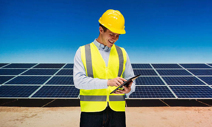 découvrez notre formation photovoltaïque complète qui vous permettra d'acquérir les compétences nécessaires pour concevoir, installer et entretenir des systèmes solaires photovoltaïques. rejoignez-nous pour devenir un expert en énergie renouvelable et contribuer à la transition énergétique.