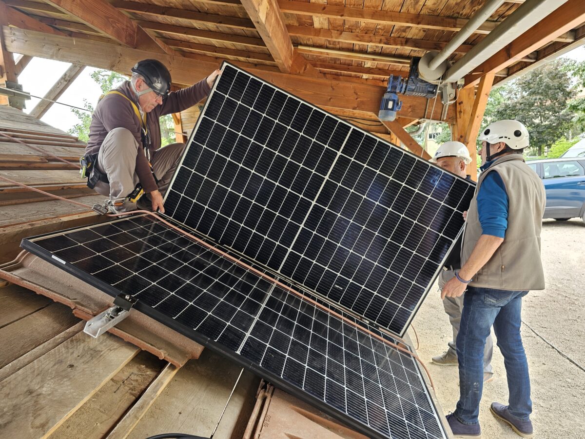 découvrez notre formation photovoltaïque complète pour maîtriser l'énergie solaire. apprenez les techniques d'installation, de maintenance et d'optimisation des systèmes photovoltaïques. devenez un expert dans ce domaine en pleine croissance et contribuez à la transition énergétique.