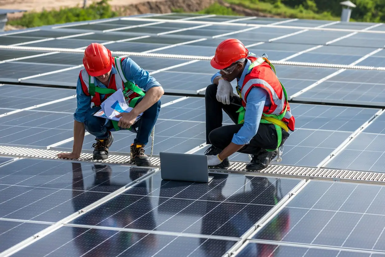 découvrez nos formations dédiées aux installateurs photovoltaïques, conçues pour vous accompagner dans l'acquisition des compétences essentielles pour réussir dans le secteur des énergies renouvelables. devenez un expert dans l'installation de panneaux solaires et maximisez votre potentiel professionnel.