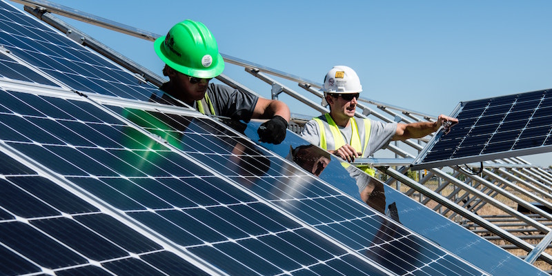 découvrez notre guide complet sur les énergies renouvelables, qui vous aidera à comprendre les différentes sources d'énergie verte, leurs avantages, et comment les intégrer dans votre vie quotidienne pour un avenir plus durable.