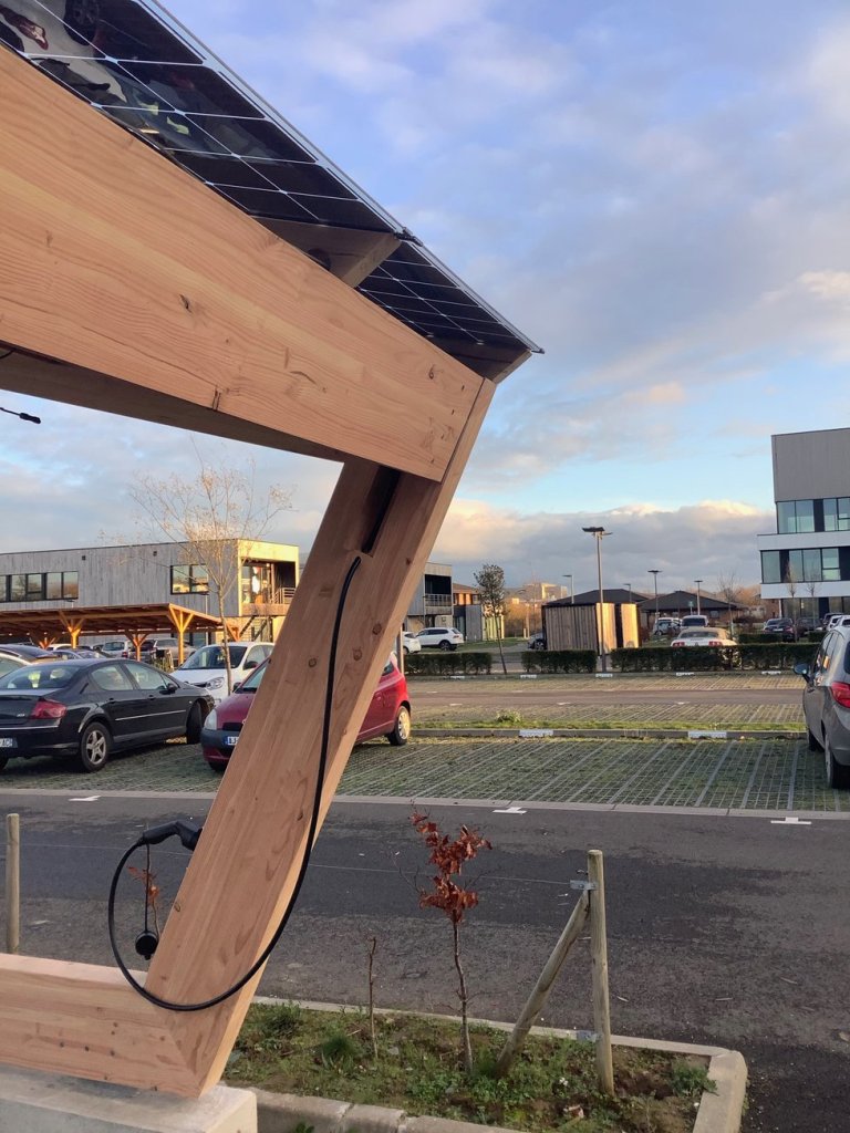 découvrez notre guide complet pour les installateurs d'ombrières photovoltaïques. apprenez les étapes essentielles, les meilleures pratiques d'installation et les conseils techniques pour maximiser l'efficacité de vos projets solaires tout en garantissant la satisfaction de vos clients.