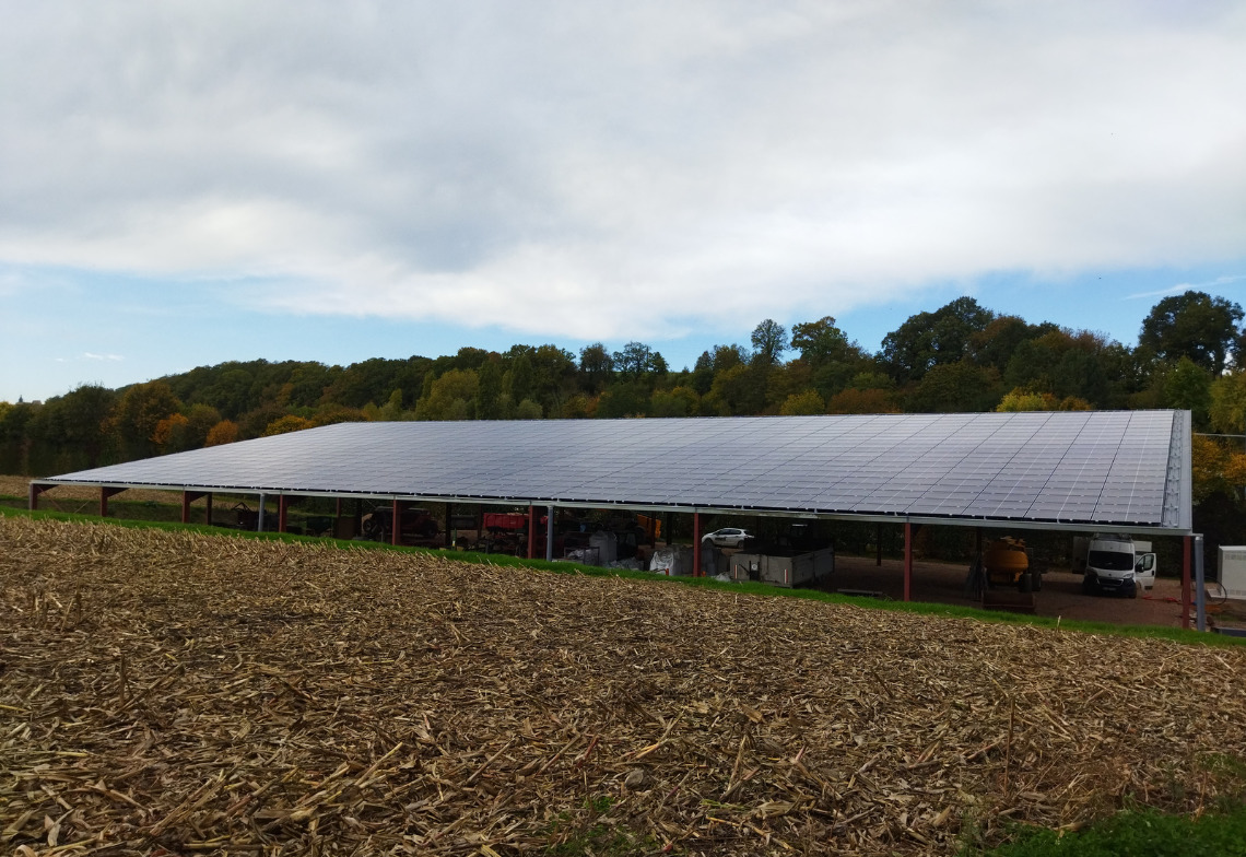 découvrez comment un hangar solaire allie efficacité énergétique et protection de vos équipements. explorez les avantages de cette structure innovante, idéale pour réduire votre empreinte carbone tout en offrant un espace de rangement optimal.