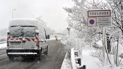découvrez comment surmonter les défis d'un hiver difficile, avec des conseils pratiques pour rester au chaud, préserver votre bien-être et profiter de cette saison malgré les obstacles.