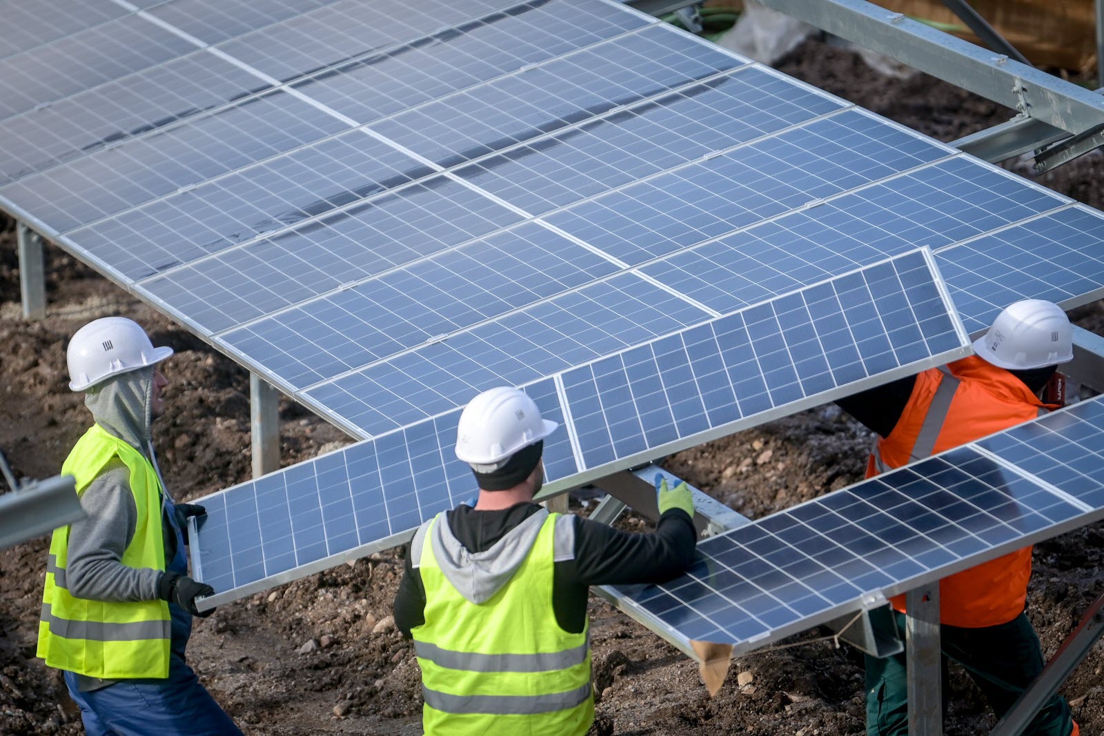 découvrez l'impact des panneaux photovoltaïques sur l'environnement et l'économie. apprenez comment cette technologie renouvelable contribue à la réduction des émissions de carbone, favorise l'autonomie énergétique et transforme le paysage énergétique mondial.