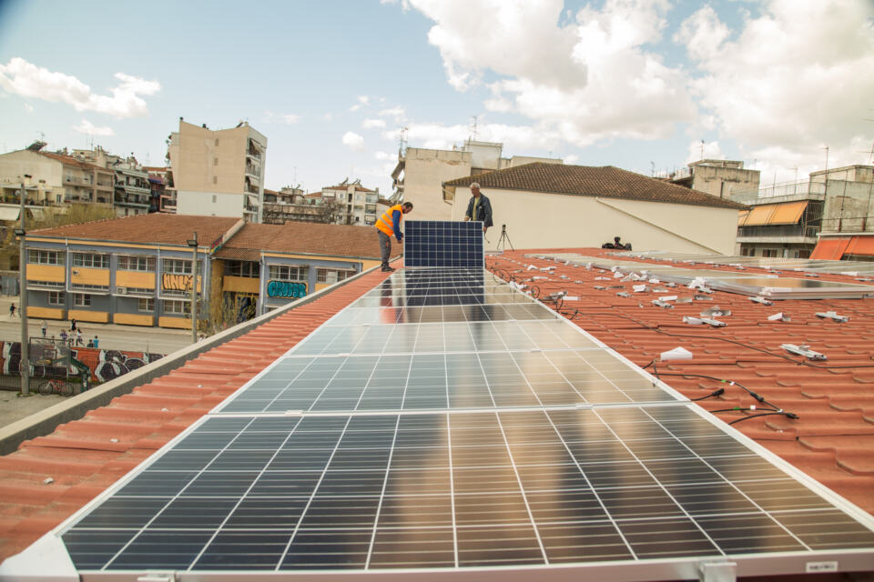 découvrez l'impact du solaire sur l'environnement : des solutions énergétiques durables, une réduction des émissions de carbone et une préservation des ressources naturelles. informez-vous sur les avantages écologiques de l'énergie solaire pour un avenir plus vert.