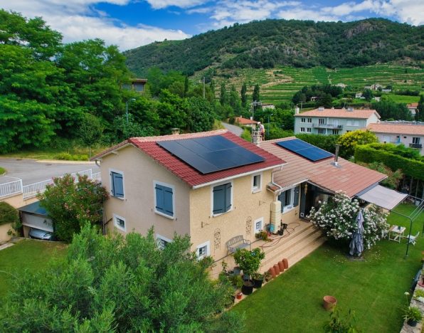 découvrez l'impact des incendies sur les panneaux solaires, leur résilience face aux flammes et les mesures de sécurité à adopter pour protéger ces systèmes d'énergie renouvelable. informez-vous sur les meilleures pratiques et l'innovation dans le secteur solaire.