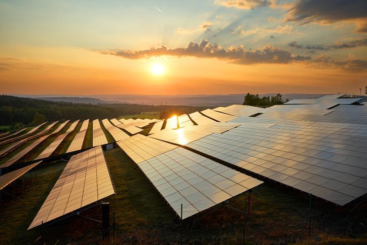découvrez les inconvénients de l'énergie solaire, ses limites et défis, afin de mieux comprendre cette ressource renouvelable. informez-vous sur les coûts, l'intermittence et l'impact environnemental de cette technologie.